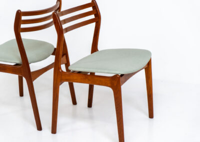 Set of 4 dining chairs by P.E. Jørgensen for Farsö (Denmark, 1960s). These beauties feature a solid teak frame, floating seats newly upholstered in a light green fabric and very elegant shape. They are fully restored and in very good condition! Marked by maker.