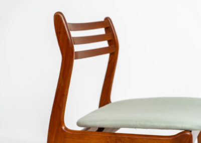 Set of 4 dining chairs by P.E. Jørgensen for Farsö (Denmark, 1960s). These beauties feature a solid teak frame, floating seats newly upholstered in a light green fabric and very elegant shape. They are fully restored and in very good condition! Marked by maker.