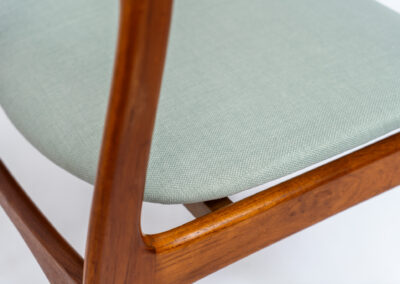 Set of 4 dining chairs by P.E. Jørgensen for Farsö (Denmark, 1960s). These beauties feature a solid teak frame, floating seats newly upholstered in a light green fabric and very elegant shape. They are fully restored and in very good condition! Marked by maker.