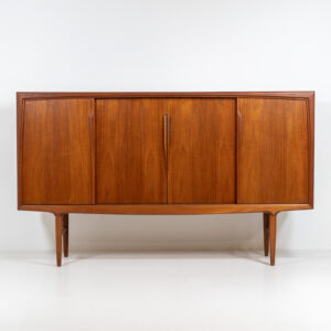 Teak highboard by Gunni Omann for Axel Christensen, ACO Møbler (Denmark, 1960s). A stunning piece containing four sliding doors, lots of storage space and five drawers on the inside. It features the typical sculpted Gunni Omann handles and nice organize shapes. This piece remains in splendid condition!
