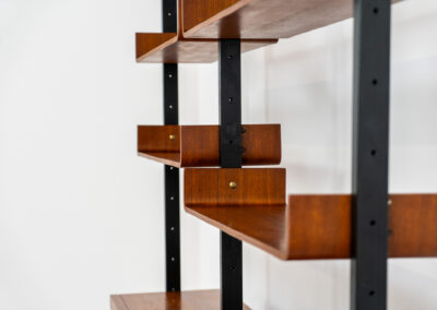 Italian modular wall unit / room devider, 1950s. A wonderful piece combining beautiful shapes, quality and a touch of color. It features a chest of drawers with drawers in four colors, a cabinet with two doors, black steal legs and six very nicely curved shelves. The designer is unknown for now but it’s definitely a stunning piece. The back is finished aswell so it can perfectly serve as a room devider. In very good condition!