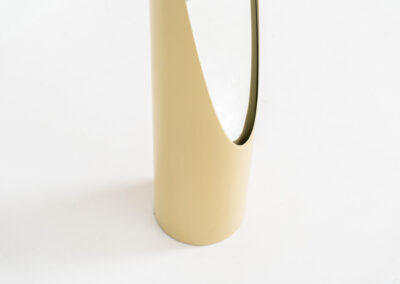 Crème “Unghia” mirror by Rodolfo Bonetto (Italy, 1970s). This elegant Unghia mirror, also known as the lipstick mirror is made out of a fiberglass body lacquered in a creamy beige color. The item remains in good condition with age-related sings on the body, such as some scratches and scuffs in the lacquer.