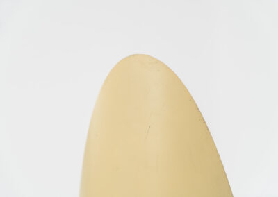 Crème “Unghia” mirror by Rodolfo Bonetto (Italy, 1970s). This elegant Unghia mirror, also known as the lipstick mirror is made out of a fiberglass body lacquered in a creamy beige color. The item remains in good condition with age-related sings on the body, such as some scratches and scuffs in the lacquer.