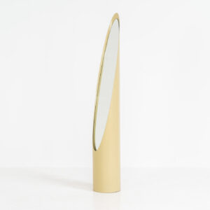 Crème “Unghia” mirror by Rodolfo Bonetto (Italy, 1970s). This elegant Unghia mirror, also known as the lipstick mirror is made out of a fiberglass body lacquered in a creamy beige color. The item remains in good condition with age-related sings on the body, such as some scratches and scuffs in the lacquer.