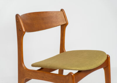 Set of 4 “Model 49” dining chairs by Erik Buch for O.D. Møbler (Denmark, 1954). A stunning, high-quality design featuring solid teak frames, a generously curved teak backrest, and signature floating seats, newly upholstered in a wonderful mustard/khaki fabric. The chairs remain in splendid condition! Marked by maker.