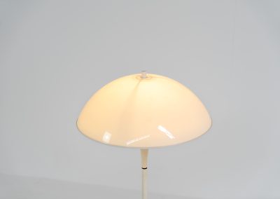 Danish mushroom floorlamp, 1970s. A funky floorlamp in the manner of Bent Karlby and Louis Poulsen. It consists of two semicircular spheres that provide a soft and pleasant glow. In good condition with some traces of age and use.