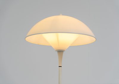 Danish mushroom floorlamp, 1970s. A funky floorlamp in the manner of Bent Karlby and Louis Poulsen. It consists of two semicircular spheres that provide a soft and pleasant glow. In good condition with some traces of age and use.