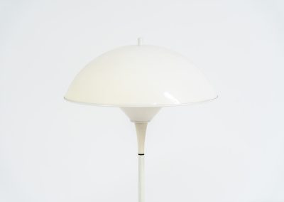 Danish mushroom floorlamp, 1970s. A funky floorlamp in the manner of Bent Karlby and Louis Poulsen. It consists of two semicircular spheres that provide a soft and pleasant glow. In good condition with some traces of age and use.