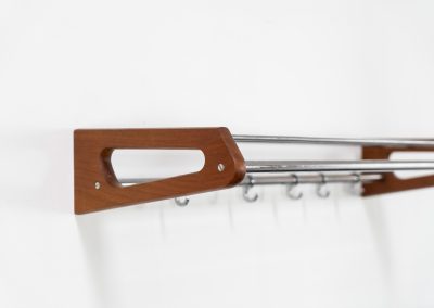 Teak & steel Coat Rack by Børge Mogensen for Søborg Møbler (Denmark, 1960s). This large wall-mounted Danish coat and hat rack was designed by Borge Mogensen and manufactured by Søborg Møbler in Denmark during the 1960s. It features 6 sliding steel hooks, stainless steel bars and a teak body. Preserved in very good condition.