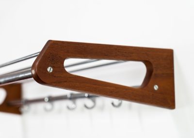 Teak & steel Coat Rack by Børge Mogensen for Søborg Møbler (Denmark, 1960s). This large wall-mounted Danish coat and hat rack was designed by Borge Mogensen and manufactured by Søborg Møbler in Denmark during the 1960s. It features 6 sliding steel hooks, stainless steel bars and a teak body. Preserved in very good condition.