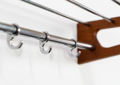 Teak & steel Coat Rack by Børge Mogensen for Søborg Møbler (Denmark, 1960s). This large wall-mounted Danish coat and hat rack was designed by Borge Mogensen and manufactured by Søborg Møbler in Denmark during the 1960s. It features 6 sliding steel hooks, stainless steel bars and a teak body. Preserved in very good condition.