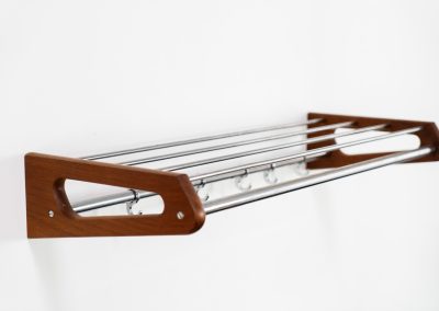 Teak & steel Coat Rack by Børge Mogensen for Søborg Møbler (Denmark, 1960s). This large wall-mounted Danish coat and hat rack was designed by Borge Mogensen and manufactured by Søborg Møbler in Denmark during the 1960s. It features 6 sliding steel hooks, stainless steel bars and a teak body. Preserved in very good condition.