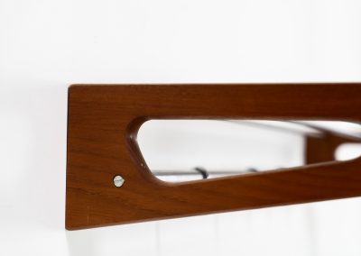 Teak & steel Coat Rack by Børge Mogensen for Søborg Møbler (Denmark, 1960s). This large wall-mounted Danish coat and hat rack was designed by Borge Mogensen and manufactured by Søborg Møbler in Denmark during the 1960s. It features 6 sliding steel hooks, stainless steel bars and a teak body. Preserved in very good condition.