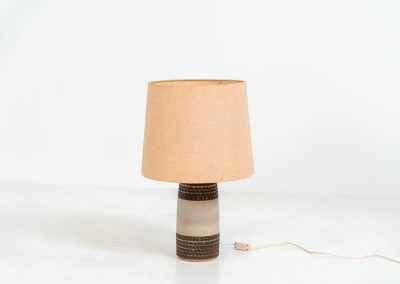 Handmade ceramic table lamp by Einar Johansen for Søholm Stentøj (Denmark, 1960s). This beautiful piece was designed by Einar Johansen and hand made on the Danish island of Bornholm by the company Søholm Stentøj. It features a beautiful graphic pattern with lots of details on the base and a large hessian lamp shade. In very good and original condition.