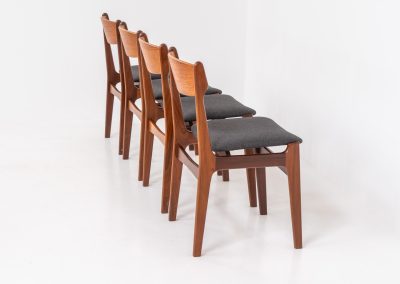 Set of 4 beautiful dining chairs attributed to Erik Buch (Denmark, 1960s). They feature organically curved solid teak frames and floating seats, newly upholstered in a grey fabric. These beauties are in splendid condition.