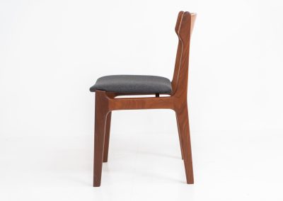 Set of 4 beautiful dining chairs attributed to Erik Buch (Denmark, 1960s). They feature organically curved solid teak frames and floating seats, newly upholstered in a grey fabric. These beauties are in splendid condition.