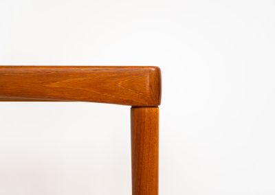 Stunning extendable dining table by Henry W. Klein for Bramin (Denmark, 1960s). This high-end and super good looking piece has it all! Amazing sleek aesthetics, a mesmerizing woodgrain, high quality materials with lots of details and very convenient dimensions. It is easily extendable with an extension hidden underneath the table top. This table presents itself in splendid condition!