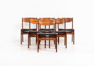 Set of 6 beautiful dining chairs attributed to Erik Buch (Denmark, 1960s). They feature organically curved solid teak frames and floating seats, newly upholstered in a black skai leather. These beauties are in excellent condition.
