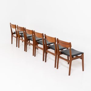 Set of 6 beautiful dining chairs attributed to Erik Buch (Denmark, 1960s). They feature organically curved solid teak frames and floating seats, newly upholstered in a black skai leather. These beauties are in excellent condition.