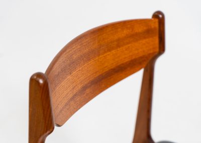 Set of 6 beautiful dining chairs attributed to Erik Buch (Denmark, 1960s). They feature organically curved solid teak frames and floating seats, newly upholstered in a black skai leather. These beauties are in excellent condition.