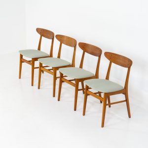 Set of 4 ‘Model 210’ dining chairs by Thomas harlev for Farstrup (Denmark, 1960s). Undestroyable, very elegant and contemporary. Made out of teak and beech, newly upholstered in a light green fabric. The chairs remain in good condition!