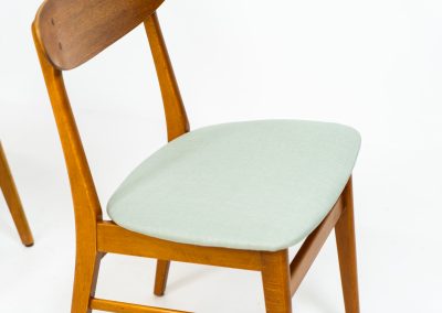 Set of 4 ‘Model 210’ dining chairs by Thomas harlev for Farstrup (Denmark, 1960s). Undestroyable, very elegant and contemporary. Made out of teak and beech, newly upholstered in a light green fabric. The chairs remain in good condition!