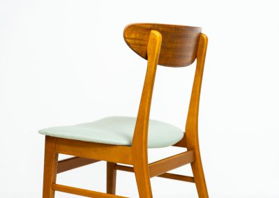 Set of 4 ‘Model 210’ dining chairs by Thomas harlev for Farstrup (Denmark, 1960s). Undestroyable, very elegant and contemporary. Made out of teak and beech, newly upholstered in a light green fabric. The chairs remain in good condition!