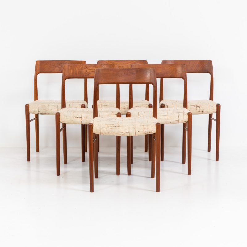 Set of 6 dining chairs in the manner of Niels Otto Møller (Denmark, 1960s). These stunning chairs are made of a solid teak frame and are upholstered in the original wool fabric, which still remains in very good condition. The sculptural, organic shapes combined with the contrasting wool give this chair an elegant and refined appearance. This model is clearly inspired by N.O. Møller’s Model 75 & 77. In very good condition.