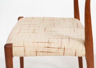 Set of 6 dining chairs in the manner of Niels Otto Møller (Denmark, 1960s). These stunning chairs are made of a solid teak frame and are upholstered in the original wool fabric, which still remains in very good condition. The sculptural, organic shapes combined with the contrasting wool give this chair an elegant and refined appearance. This model is clearly inspired by N.O. Møller’s Model 75 & 77. In very good condition.