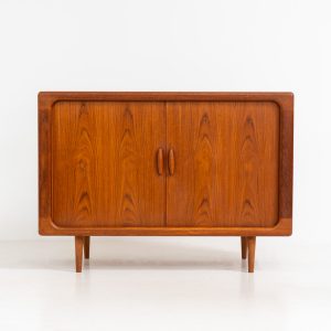 Svend Dyrlund teak sideboard with tambour doors (Denmark, 1960s). A fabulous sideboard that perfectly combines nice organic shapes and loads of detail, like the tambour sliding doors and the beautiful handles. It offers lots of storage space with three adjustable shelves on the inside. A perfect piece to store record player gear. In splendid condition! Labeled by maker.