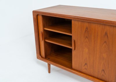 Svend Dyrlund teak sideboard with tambour doors (Denmark, 1960s). A fabulous sideboard that perfectly combines nice organic shapes and loads of detail, like the tambour sliding doors and the beautiful handles. It offers lots of storage space with three adjustable shelves on the inside. A perfect piece to store record player gear. In splendid condition! Labeled by maker.