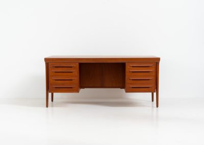 Rare executive writing desk by Ib Kofod Larsen for Faarup (Denmark, 1960s). This huge and absolutely gorgeous piece is one of the highest-quality desks we’ve come across, with an incredible attention to detail! Featuring a spacious desktop with a beautiful woodgrain, two cabinets with locks and an open shelve on the backside, two pull/out leafs and six big drawers on the frontside. Two of the drawers can be securely locked with cleverly hidden locks on the inside. The desk is double sided which makes it a stunning piece to place in the center of a room. This piece presents itself in very good condition. All drawers, doors & locks function very smoothly! It can be easily disassembled for transport or storage.