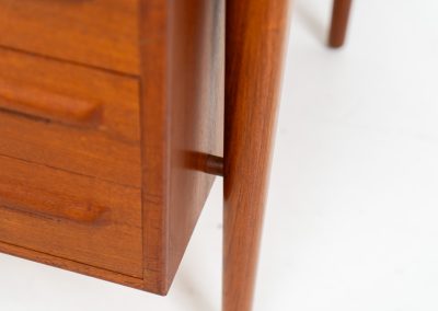 Rare executive writing desk by Ib Kofod Larsen for Faarup (Denmark, 1960s). This huge and absolutely gorgeous piece is one of the highest-quality desks we’ve come across, with an incredible attention to detail! Featuring a spacious desktop with a beautiful woodgrain, two cabinets with locks and an open shelve on the backside, two pull/out leafs and six big drawers on the frontside. Two of the drawers can be securely locked with cleverly hidden locks on the inside. The desk is double sided which makes it a stunning piece to place in the center of a room. This piece presents itself in very good condition. All drawers, doors & locks function very smoothly! It can be easily disassembled for transport or storage.