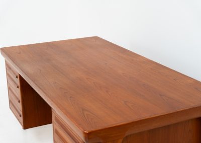 Rare executive writing desk by Ib Kofod Larsen for Faarup (Denmark, 1960s). This huge and absolutely gorgeous piece is one of the highest-quality desks we’ve come across, with an incredible attention to detail! Featuring a spacious desktop with a beautiful woodgrain, two cabinets with locks and an open shelve on the backside, two pull/out leafs and six big drawers on the frontside. Two of the drawers can be securely locked with cleverly hidden locks on the inside. The desk is double sided which makes it a stunning piece to place in the center of a room. This piece presents itself in very good condition. All drawers, doors & locks function very smoothly! It can be easily disassembled for transport or storage.