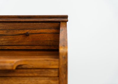 Rosewood secretary by Borge Hansen for Riis Antonsen (Denmark, 1950s). A very elegant piece containing three main drawers, two small drawers and a convenient pull-out leaf. It has very nice details and a mesmerizing woodgrain. The secretary is in very good condition with a few using traces related to its age. Marked by maker. Original key included.