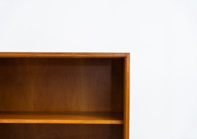 Beautiful open sideboard in teak by Lothar Wenger (Germany, 1960s). This beautifully crafted sideboard by Lothar Wegner offers both style and functionality. Its open design features three spacious shelves, providing lots of storage while maintaining an airy, light presence in the room. A perfect addition to any space for books or decoration! In very good condition!