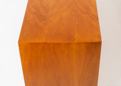 Beautiful open sideboard in teak by Lothar Wenger (Germany, 1960s). This beautifully crafted sideboard by Lothar Wegner offers both style and functionality. Its open design features three spacious shelves, providing lots of storage while maintaining an airy, light presence in the room. A perfect addition to any space for books or decoration! In very good condition!