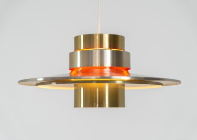 Stunning pendant light by Carl Thore for Granhaga (Sweden - 1960s). It is made out of brushed aluminum shades and has some orange details on the inside which create a very cool effect when the lamp is turned on. It’s in very good condition!