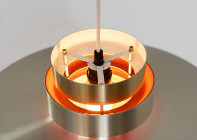 Stunning pendant light by Carl Thore for Granhaga (Sweden - 1960s). It is made out of brushed aluminum shades and has some orange details on the inside which create a very cool effect when the lamp is turned on. It’s in very good condition!