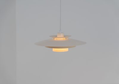 Elegant pendant light by Jeka Metaltryk (Denmark, 1970s). A minimalistic and timeless design made out of four aluminium shades, lacquered in an off-white color. It is in very good condition with one little scuff in the paint, as shown on the pictures.
