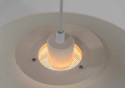 Elegant pendant light by Jeka Metaltryk (Denmark, 1970s). A minimalistic and timeless design made out of four aluminium shades, lacquered in an off-white color. It is in very good condition with one little scuff in the paint, as shown on the pictures.
