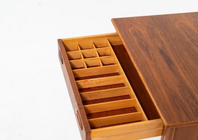 Teak sewing box side table on castors (Denmark, 1960s). This little beauty features a drawer and a wicker basket that can be slid out from both sides. It’s in good condition with some small repair marks.