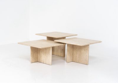 Set of 3 travertine nesting tables (Italy, 1970s). This gorgeous set, crafted in Italy, showcases a beautiful coarse grain that highlights the natural beauty of the stone. This clean and minimalistic design allows for versatile styling, offering endless combinations for various spaces. The tables are in excellent condition, free from cracks, chips or any damage.