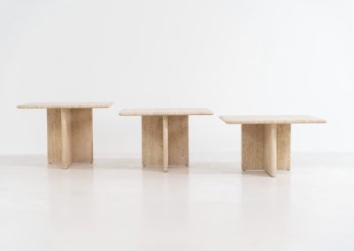 Set of 3 travertine nesting tables (Italy, 1970s). This gorgeous set, crafted in Italy, showcases a beautiful coarse grain that highlights the natural beauty of the stone. This clean and minimalistic design allows for versatile styling, offering endless combinations for various spaces. The tables are in excellent condition, free from cracks, chips or any damage.
