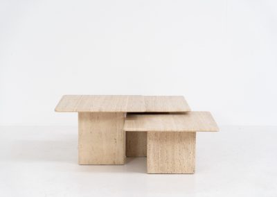 Set of 3 travertine nesting tables (Italy, 1970s). This gorgeous set, crafted in Italy, showcases a beautiful coarse grain that highlights the natural beauty of the stone. This clean and minimalistic design allows for versatile styling, offering endless combinations for various spaces. The tables are in excellent condition, free from cracks, chips or any damage.