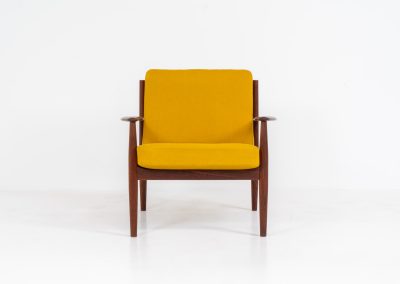 “FD-128” easy chair by Grete Jalk for France & Son (Denmark, 1960s). This elegant masterpiece is a fine example of Scandinavian modernism. It features a solid teak frame with a warm natural grain, stunning curves and comfortable cushions, upholstered in a yellow fabric. The chair presents itself in mint condition and labeled by maker. We have a 3-seater available aswell.