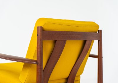 “FD-128” easy chair by Grete Jalk for France & Son (Denmark, 1960s). This elegant masterpiece is a fine example of Scandinavian modernism. It features a solid teak frame with a warm natural grain, stunning curves and comfortable cushions, upholstered in a yellow fabric. The chair presents itself in mint condition and labeled by maker. We have a 3-seater available aswell.