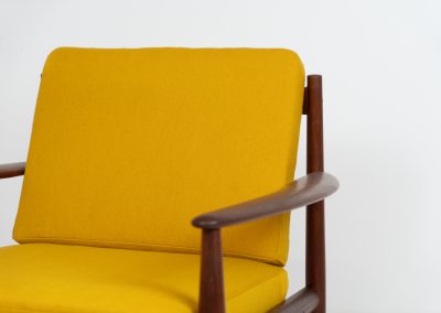 “FD-128” easy chair by Grete Jalk for France & Son (Denmark, 1960s). This elegant masterpiece is a fine example of Scandinavian modernism. It features a solid teak frame with a warm natural grain, stunning curves and comfortable cushions, upholstered in a yellow fabric. The chair presents itself in mint condition and labeled by maker. We have a 3-seater available aswell.