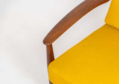“FD-128” easy chair by Grete Jalk for France & Son (Denmark, 1960s). This elegant masterpiece is a fine example of Scandinavian modernism. It features a solid teak frame with a warm natural grain, stunning curves and comfortable cushions, upholstered in a yellow fabric. The chair presents itself in mint condition and labeled by maker. We have a 3-seater available aswell.