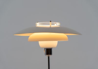 Danish table lamp, 1970s. We don’t know who made this one, but it is clearly inspired by Louis Poulsen’s work. The lamp is easy adjustable in highly with a chrome wheel. It’s made out of white lacquered metal with chrome details. It is in good vintage condition. The shade is not perfectly aligned anymore and the lacquer has some small color differences.